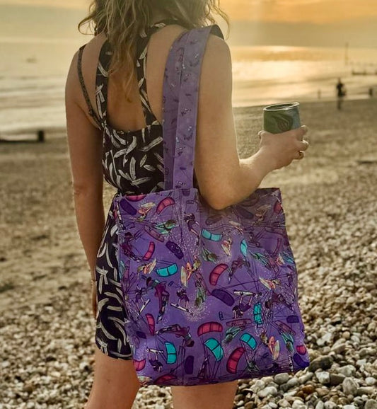 Beach Tote Bag with Gusset kitesurfer Girl Jumping - Purple