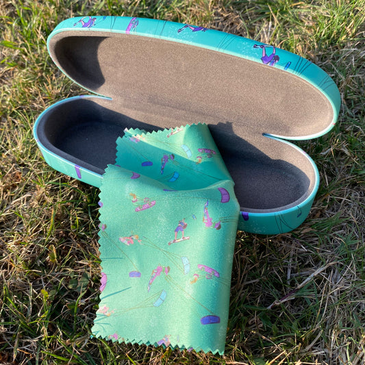 Green glasses case & cleaning cloth